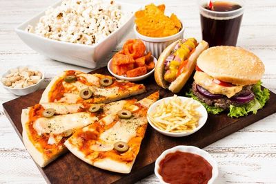 Mengapa Makanan Cepat Saji Berbahaya? Lemak Jahat, Kolesterol, dan Zat Aditif yang Mengancam Kesehatan