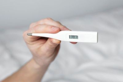 5 Cara Menggunakan Termometer dengan Benar untuk Mengukur Suhu Tubuh