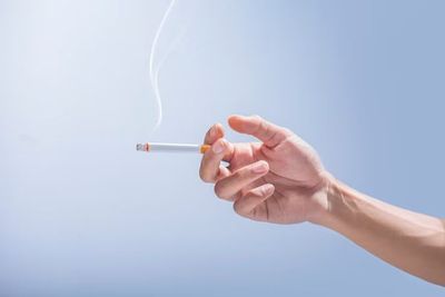 Merokok Bisa Mengancam Penglihatan, Kenali Hubungan dan Cara Mencegahnya