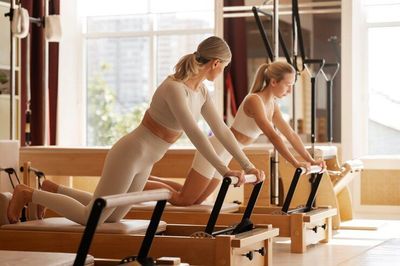 16 Manfaat Pilates untuk Kesehatan Fisik dan Mental