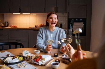 6 Makanan yang Sebaiknya Dihindari Saat Malam Hari, Bikin Susah Tidur!
