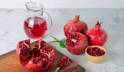 7 Buah yang Kaya Vitamin K, Baik untuk Tulang dan Pembekuan Darah