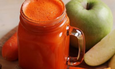 8 Manfaat Jus Wortel Campur  Apel untuk Kesehatan Wajah