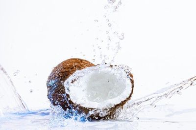 7 Manfaat Minum Air Kelapa Secara Teratur untuk Kesehatan