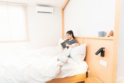 Dampak Positif dan Negatif Tidur Pakai AC yang Perlu Diketahui