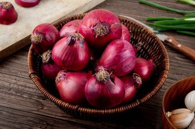 8 Khasiat Makan Bawang Merah Mentah untuk Kesehatan, Apa Saja Ya?