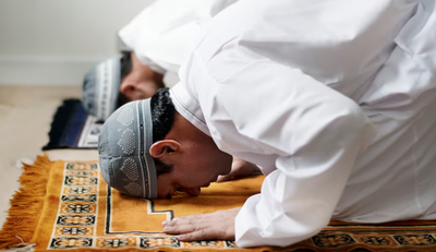 Harvard University Ungkap Sujud Dalam Sholat Jadi Obat Terbaik untuk Penderita Sakit Punggung