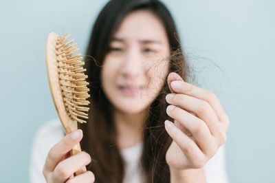 Rambut Rontok Gara-Gara Kekurangan Darah, Begini Solusinya!