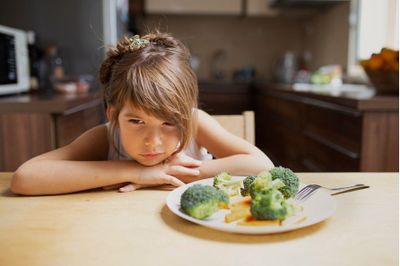 Drama Anak Susah Makan Bikin Stres, Jangan Skip Trik Ini Moms!