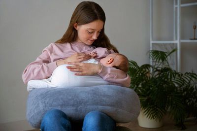 Mengapa Berat Badan Naik Setelah Berhenti Menyusui? Ini Alasannya