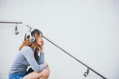 Penelitian Ungkap Mendengarkan Musik Sedih Berdampak Positif pada Kesehatan Mental