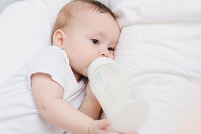 Kapan Waktu yang Tepat Memberikan Susu Formula pada Bayi? Ini Jadwal Lengkapnya