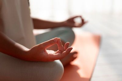 3 Jenis Meditasi yang Bikin Tidur Lebih Nyenyak, Mudah Dilakukan di Rumah!