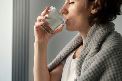 Minum Air Bisa Bantu Turunkan Berat Badan? Ini Faktanya