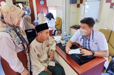 Aneh tapi Seru, 300 Warga Jember Periksa Kesehatan di Atas Gerbong Kereta