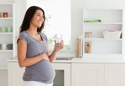 Berapa Banyak Air yang Harus Diminum oleh Ibu Hamil? Ini Penjelasannya
