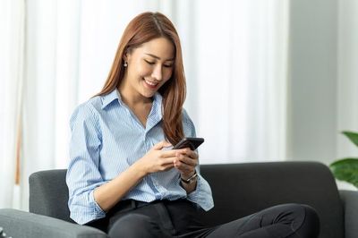8 Bahaya Menggunakan Ponsel Berlebihan, Salah Satunya Meningkatkan Risiko Penyakit Jantung