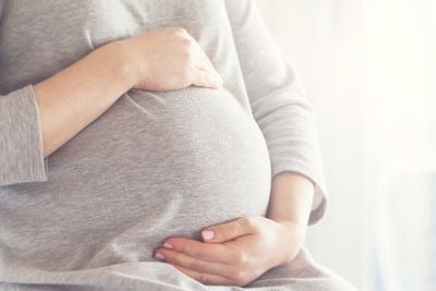8 Buah yang Wajib Dikonsumsi Ibu Hamil untuk Persiapan Persalinan