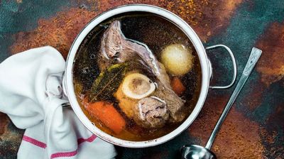Benarkah Kaldu Tulang Meredakan Nyeri Sendi dan Masalah Pencernaan? Ini Penjelasannya