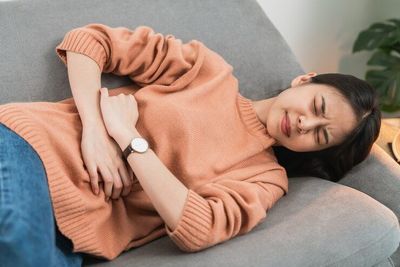 Benarkah Depresi Memperparah Nyeri Menstruasi pada Wanita? Ini Penjelasannya