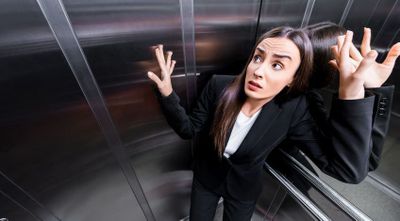 Mengenal Claustrophobia: Penyebab, Gejala, dan Cara Mengatasinya
