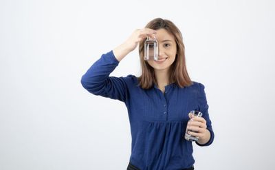 Minum Air Murni Bantu Detoksifikasi Ginjal, Jangan Sampai Dehidrasi!