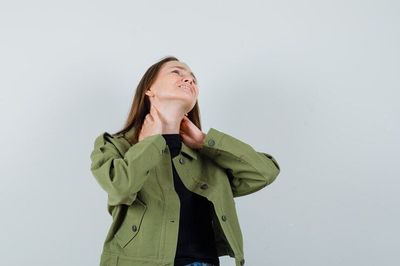 Perhatian untuk Perempuan! Hati-hati Nyeri Leher Mengintai Akibat Duduk Lebih dari Enam Jam Sehari