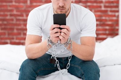 Brain Rot Mengintai Gen Z karena Kecanduan Game, Scrolling hingga FOMO