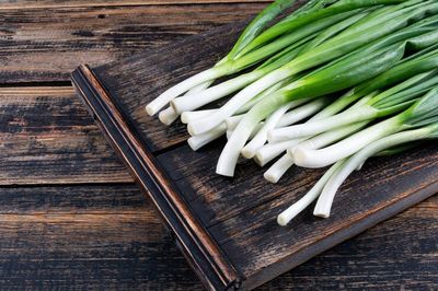 7 Manfaat Daun Bawang untuk Kesehatan yang Wajib Kamu Ketahui