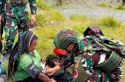 Yonif 715 MTL Beri Pengobatan Gratis dan Beli Hasil Bumi Warga Puncak Jaya