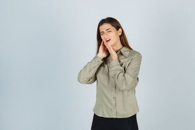 Tanpa Beli Obat Sakit Gigi, Ini 7 Cara Mengatasi Sakit Gigi dengan Bahan Rumahan