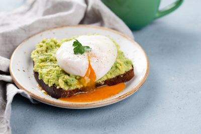 8 Alasan Sarapan dengan Alpukat Sangat Menyehatkan Tubuh