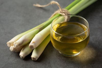 Nggak Perlu ke Dokter Dulu, Ini 7 Minuman Herbal untuk Atasi Sakit Gigi