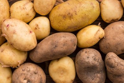 Kentang Tumbuh Tunas Masih Aman Dimakan atau Mending Dibuang? Simak Penjelasannya