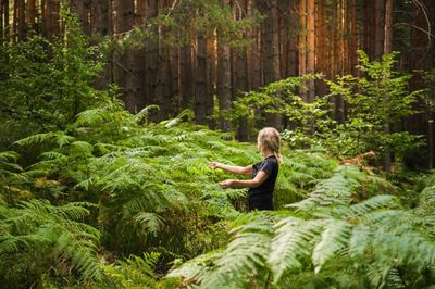 Forest Bathing, Terapi dari Jepang yang Populer di Tengah Kesibukan Modern