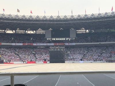 Hadiri Acara HUT Bhayangkara, Ini Cara Presiden Jokowi Pastikan Rumput GBK Aman