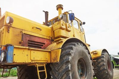 Merinding! Kuli Panggul di Pasar Cibitung Terlindas Alat Berat saat Berjalan Mundur