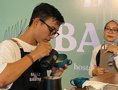 Keren! Para Barista Unjuk Bakat Membuat Kopi dalam Kompetisi Barista Terbesar di Tanah Air