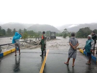 Sejumlah Jembatan Putus Diterjang Banjir, Akses 3 Kabupaten di Maluku Tengah Lumpuh