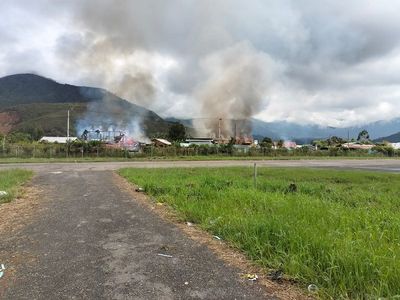 Ricuh di Dogiayi Papua Bikin Merinding! Polisi-TNI Dihujani Batu Hingga Panah!