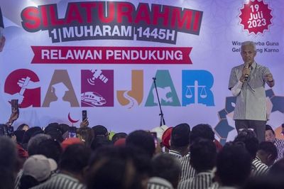 Pakai Kemeja Desain dari Jokowi, Ganjar Buktikan Dirinya Bukan Hanya Milik PDIP