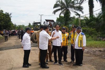 Jalan di Bengkulu Rusak Parah, Jokowi Pastikan Pemerintah Pusat Ambil Alih Perbaikan