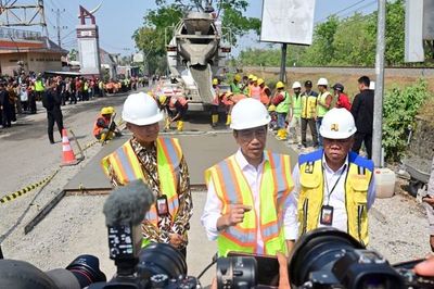 Presiden Jokowi Pantau Perbaikan Jalan di Sragen: Dari Saya Kecil Gak Pernah Beres