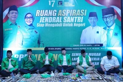 Ketum Plt PPP Bareng Sandiaga Uno Resmikan Rumah Relawan Jenderal Santri di Surabaya