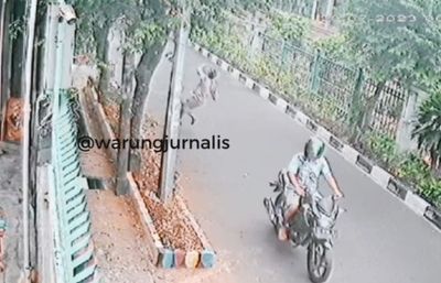 Detik-detik Nenek di Jaktim Dijambret Pemotor, Terjungkal Usai Kalungnya Dirampas