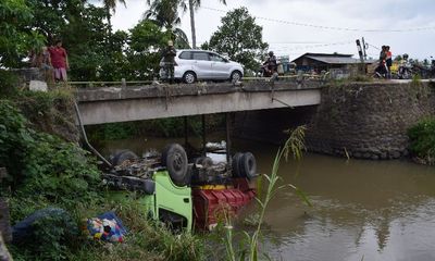 Mobil Truk di Pinrang Terjun ke Sungai, Bagaimana Nasib Sopirnya?