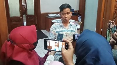 Rocky Gerung Sebut Jokowi Bajingan Tolol , Respon Gibran Mengejutkan