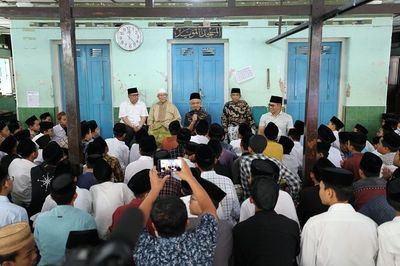 Sowan Buat Pamit, Ganjar Dapat Doa dari Imam Besar Masjid Sheikh Zayed Solo