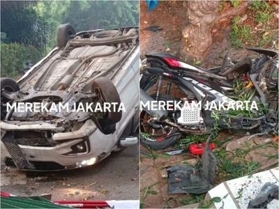 Brak! Mobil Tabrak Ojol Hingga Ringsek di Jalan Gatot Subroto Jakarta, Begini Kronologinya