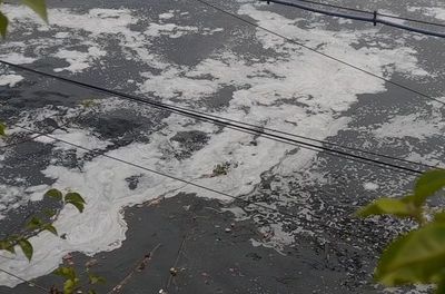 Kali Bekasi Kembali Tercemar Limbah, Bau Menyengat Ganggu Aktifitas Warga